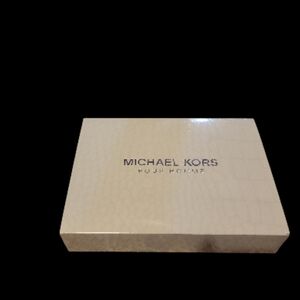 Michael Kors Men's Cream Accessory Box